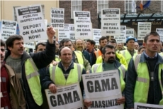 12.4.05. Dublin. Turkish Workers Action Group protest rally of GAMA workers at Leinster House to demand immediate Government Intervention to secure Information and access to their bank accounts and the publication of the Government Labour Inspectors Report. © Photo by Derek Speirs