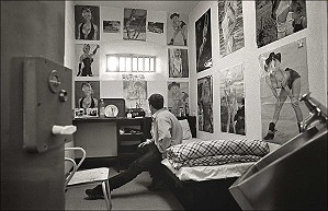 7.2.97. Dublin.Cell with occupant St Patricks in Mountjoy Prison. ©Photo by Derek Speirs